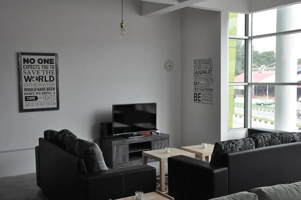 Bed And Bike Backpacker Studio Hostel Ипох Отель