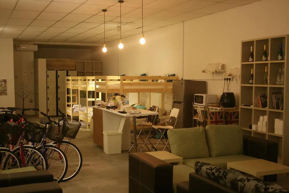 Отель Bed And Bike Backpacker Studio Hostel Ипох