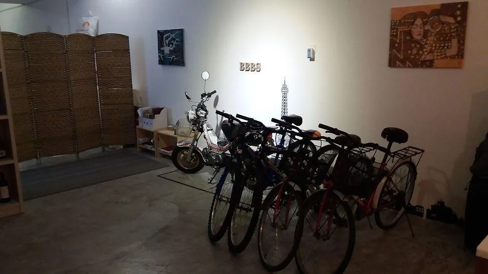 Bed And Bike Backpacker Studio Hostel Ипох