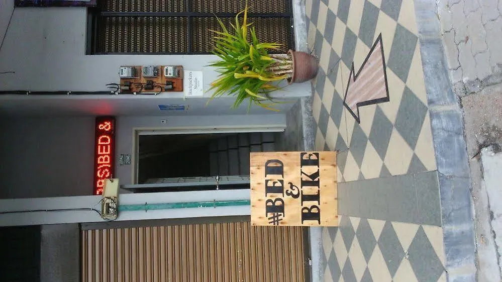 Отель Bed And Bike Backpacker Studio Hostel Ипох